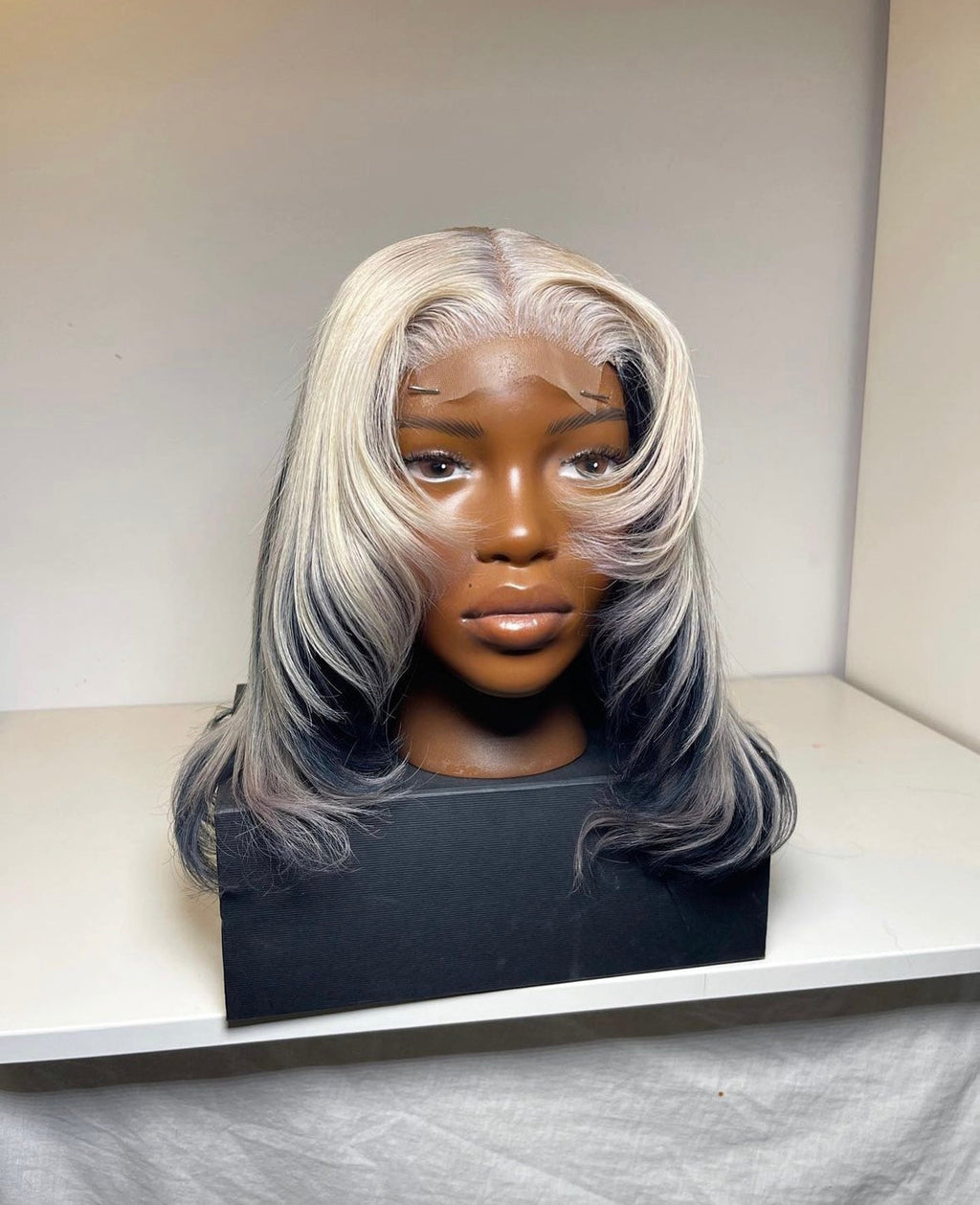 HD 4x4 closure black and white layered wavy frontal unit